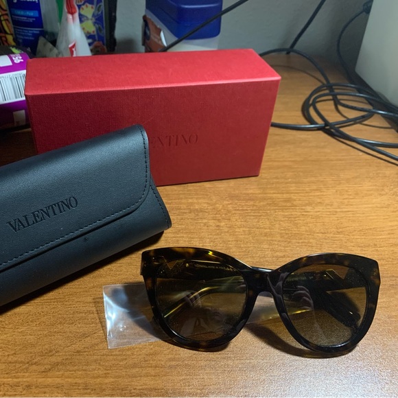 Brand new Valentino sunglasses for sale main image 4